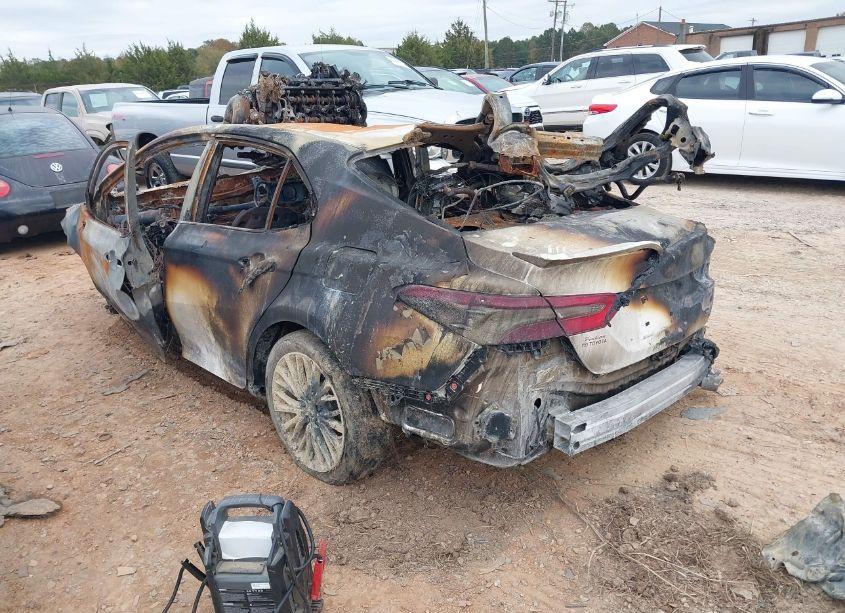 Photo 3 of 2019 Toyota Camry SE (VIN 4T1B11HK5KU681300)