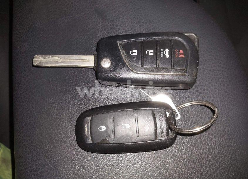 Photo 11 of 2019 Toyota Camry LE (VIN 4T1B11HK5KU683127)