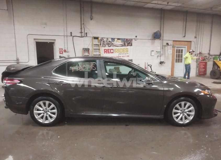 Photo 14 of 2019 Toyota Camry LE (VIN 4T1B11HK5KU683127)