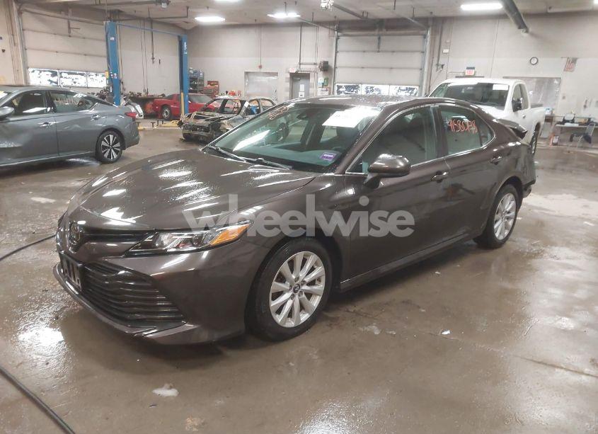 Photo 2 of 2019 Toyota Camry LE (VIN 4T1B11HK5KU683127)