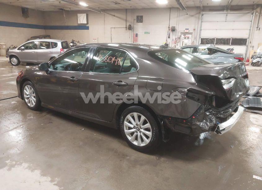 Photo 3 of 2019 Toyota Camry LE (VIN 4T1B11HK5KU683127)