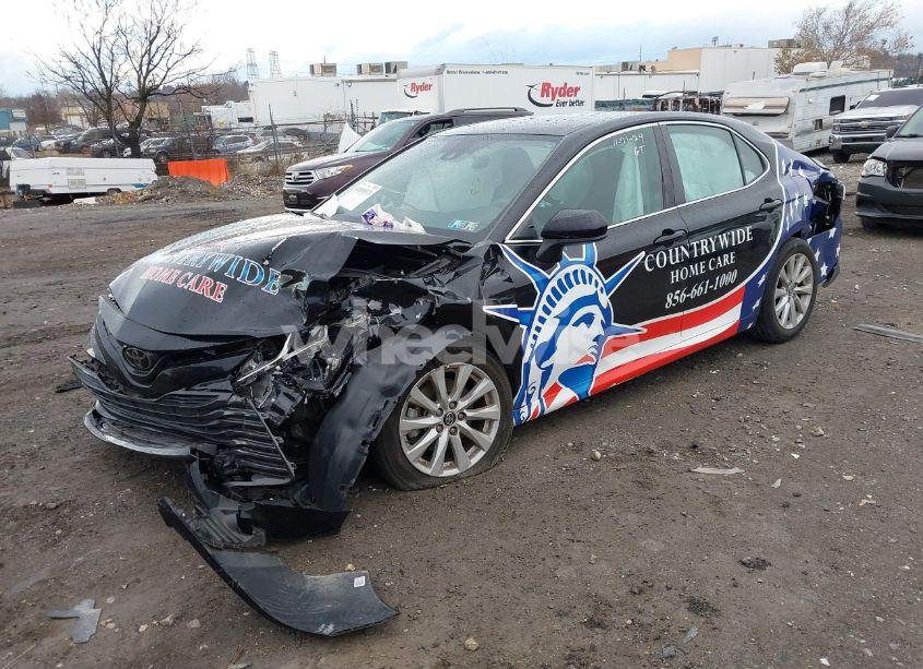 Photo 2 of 2019 Toyota Camry LE (VIN 4T1B11HK5KU683144)