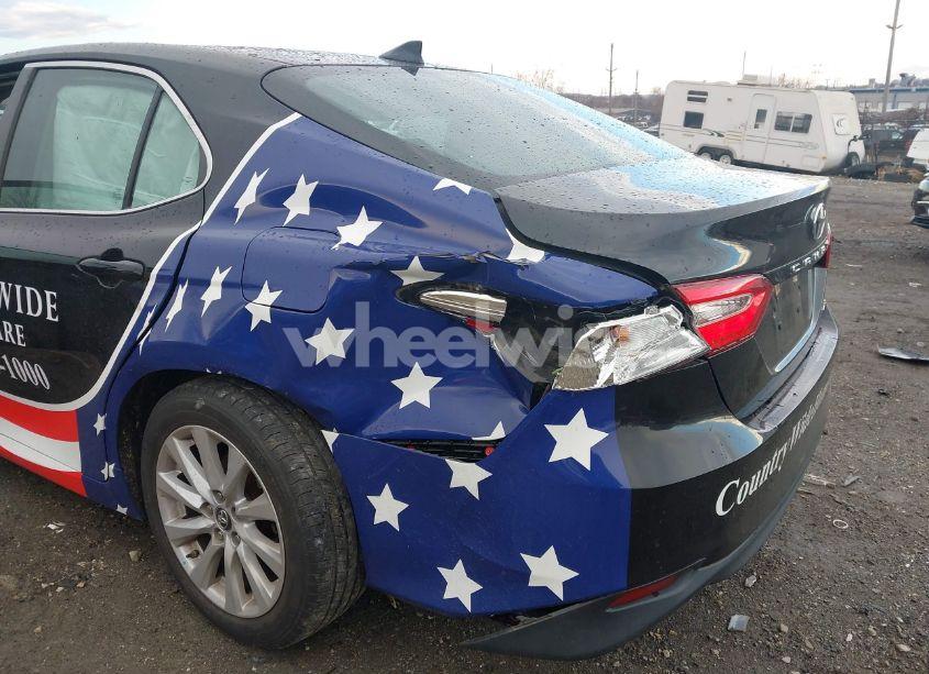 Photo 6 of 2019 Toyota Camry LE (VIN 4T1B11HK5KU683144)