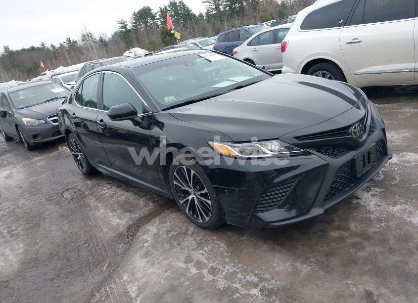 2019 Toyota Camry SE (VIN 4T1B11HK5KU703327) main photo