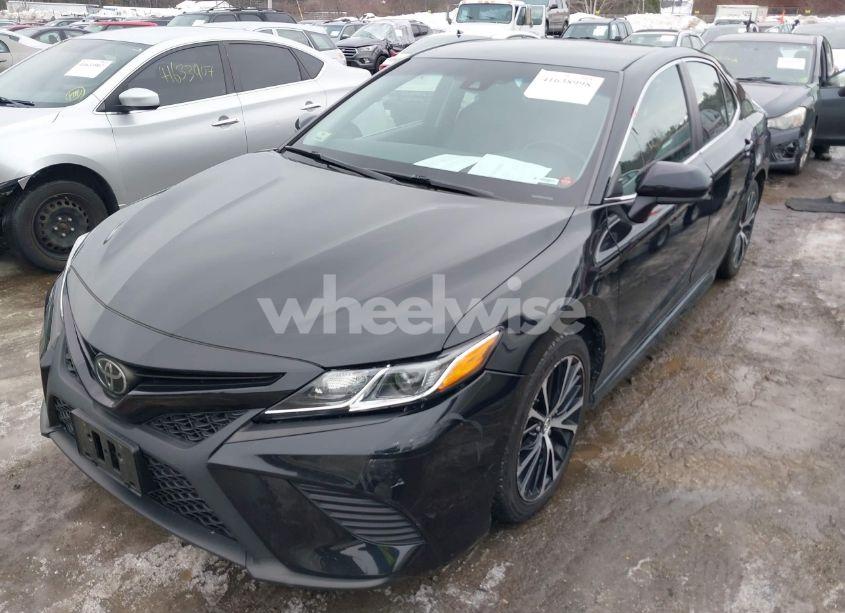 Photo 2 of 2019 Toyota Camry SE (VIN 4T1B11HK5KU703327)