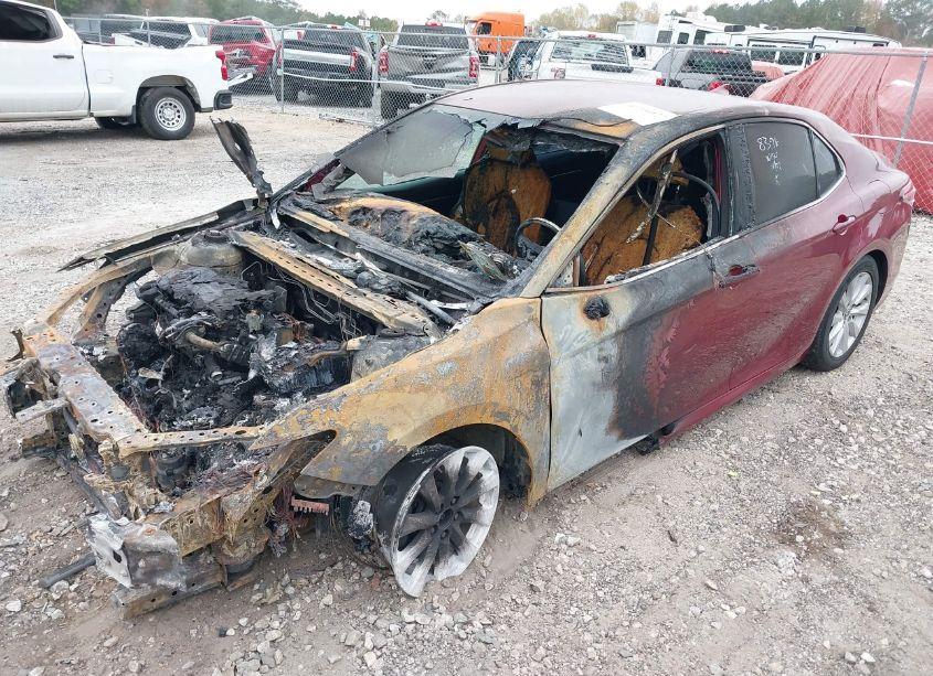 Photo 2 of 2019 Toyota Camry LE (VIN 4T1B11HK5KU708396)