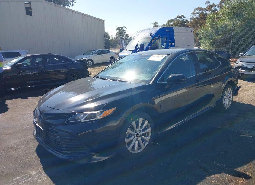 Photo 2 of 2019 Toyota Camry LE (VIN 4T1B11HK5KU714022)