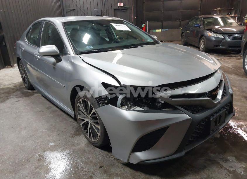 2019 Toyota Camry SE (VIN 4T1B11HK5KU727594) main photo
