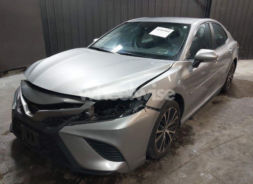 Photo 2 of 2019 Toyota Camry SE (VIN 4T1B11HK5KU727594)