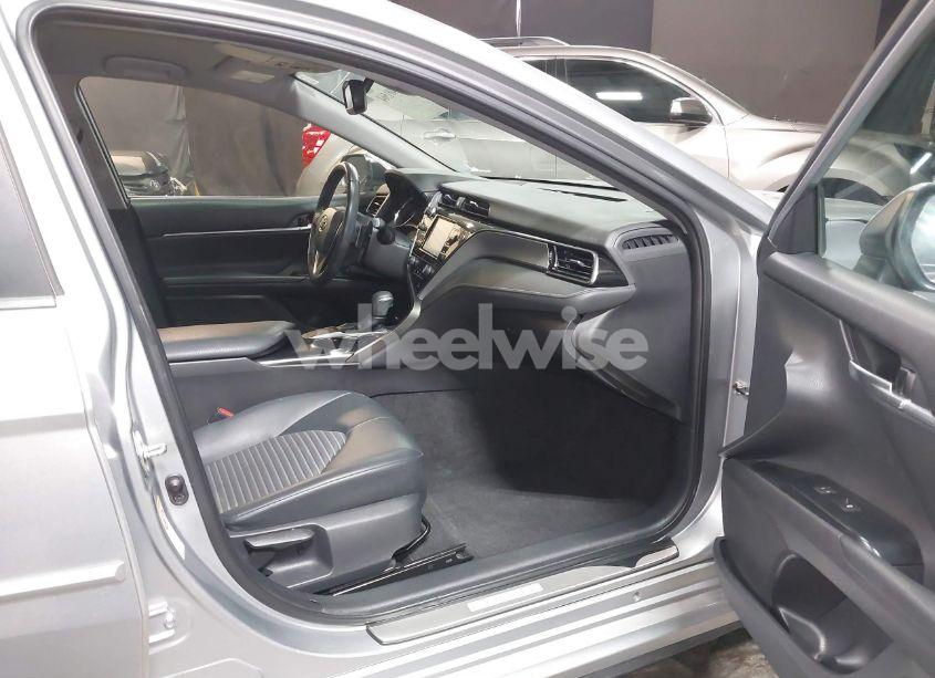 Photo 5 of 2019 Toyota Camry SE (VIN 4T1B11HK5KU727594)