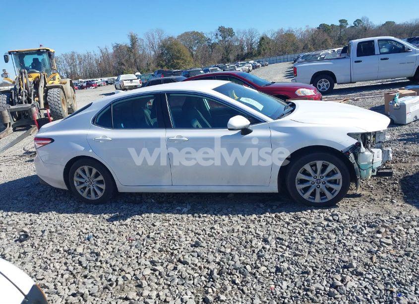 Photo 13 of 2019 Toyota Camry LE (VIN 4T1B11HK5KU739471)