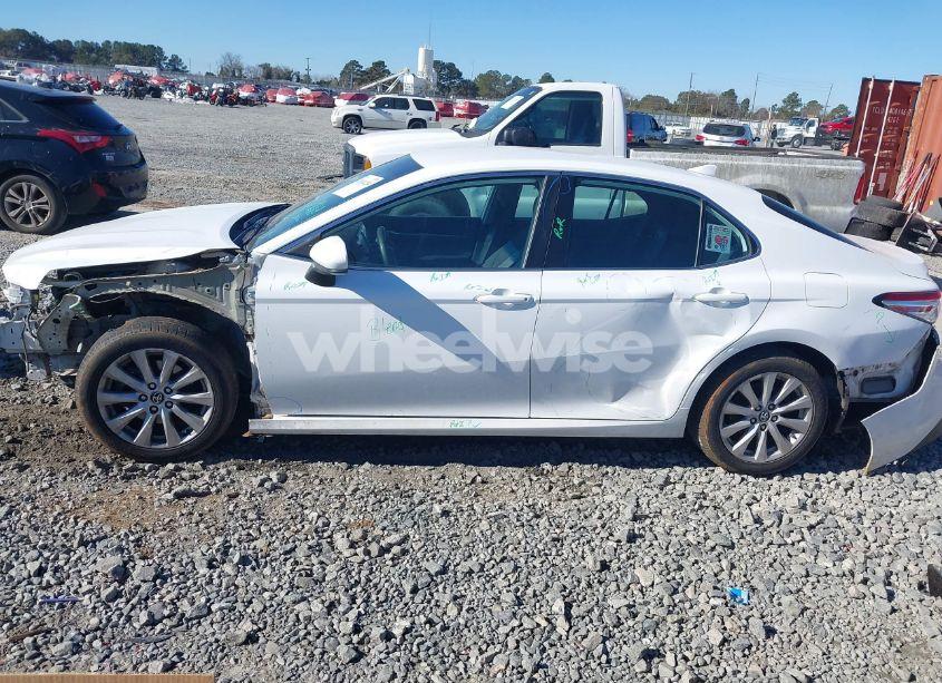 Photo 14 of 2019 Toyota Camry LE (VIN 4T1B11HK5KU739471)