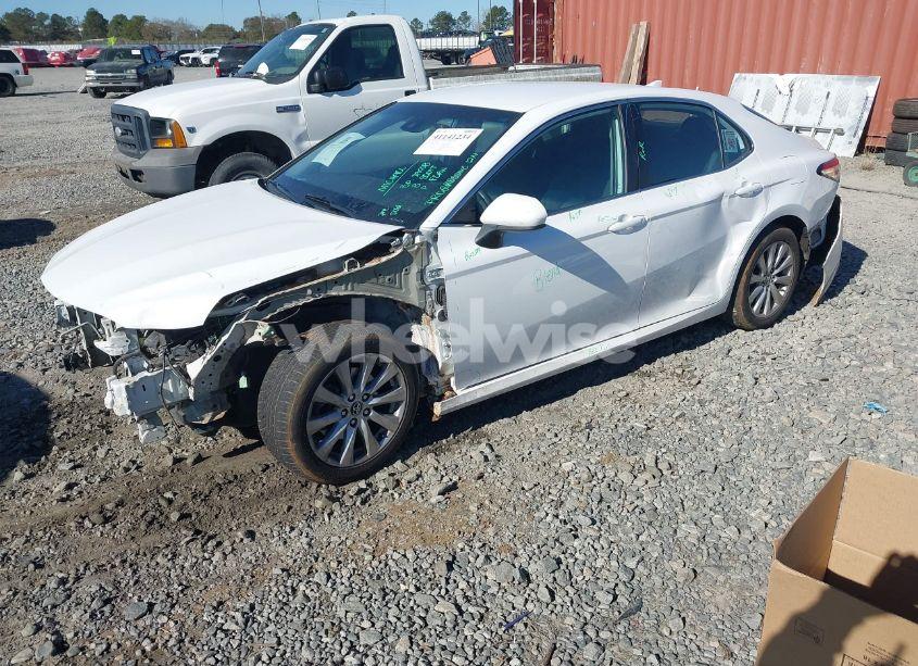 Photo 2 of 2019 Toyota Camry LE (VIN 4T1B11HK5KU739471)
