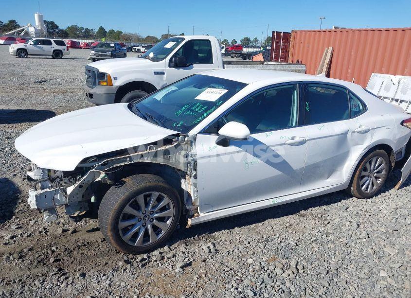 Photo 6 of 2019 Toyota Camry LE (VIN 4T1B11HK5KU739471)