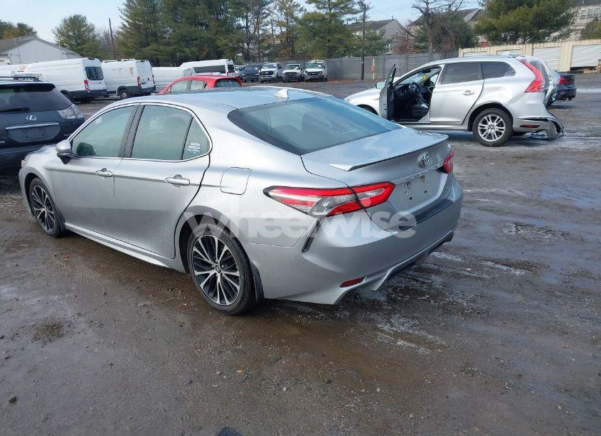 Photo 3 of 2019 Toyota Camry SE (VIN 4T1B11HK5KU761812)