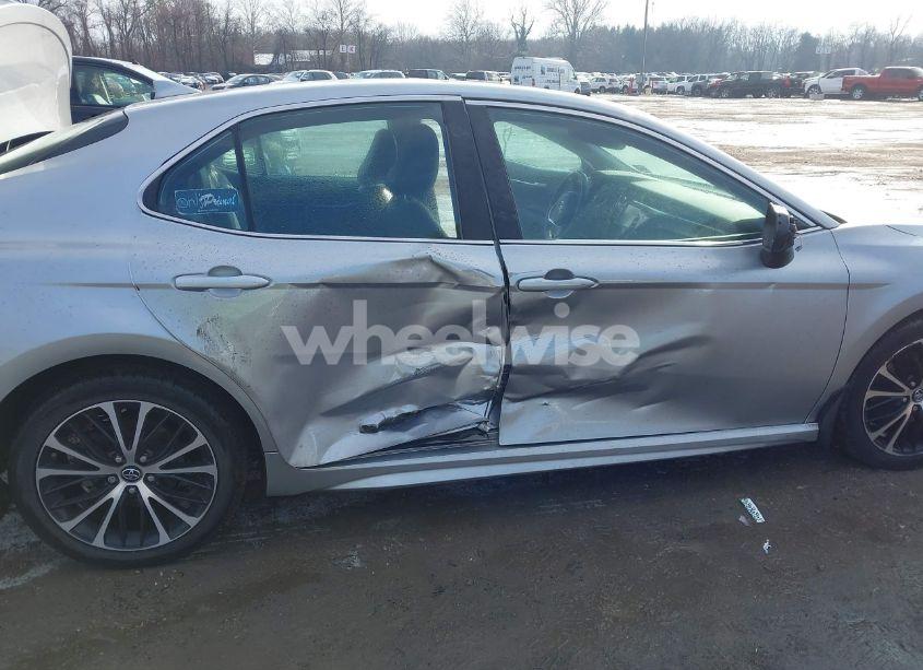 Photo 6 of 2019 Toyota Camry SE (VIN 4T1B11HK5KU761812)