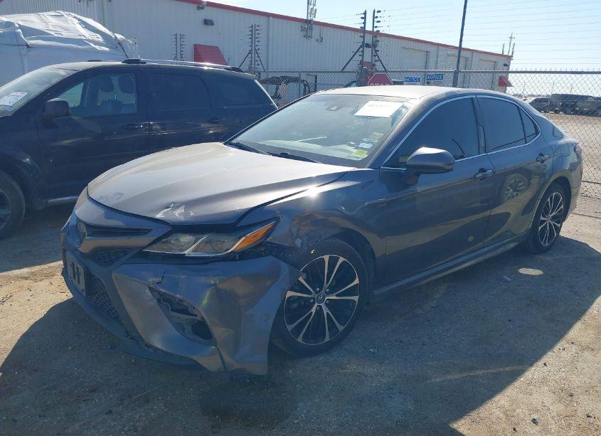 Photo 2 of 2019 Toyota Camry SE (VIN 4T1B11HK5KU772275)