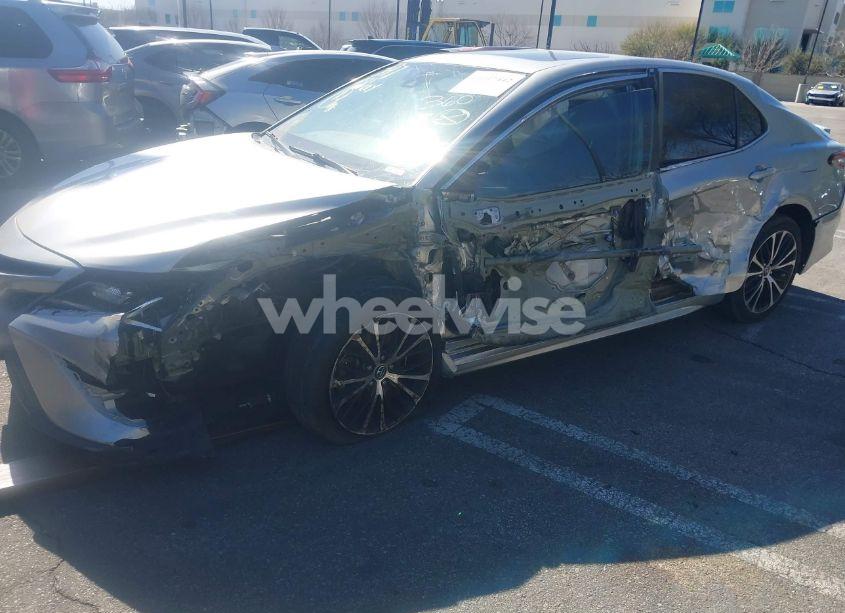 Photo 2 of 2019 Toyota Camry SE (VIN 4T1B11HK5KU775886)