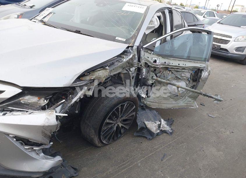 Photo 6 of 2019 Toyota Camry SE (VIN 4T1B11HK5KU775886)