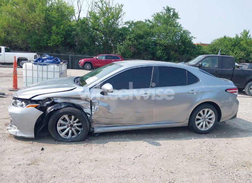 Photo 15 of 2019 Toyota Camry LE (VIN 4T1B11HK5KU839134)