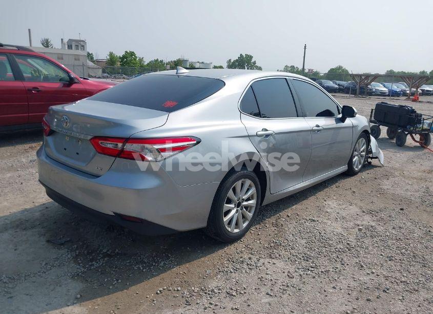 Photo 4 of 2019 Toyota Camry LE (VIN 4T1B11HK5KU839134)