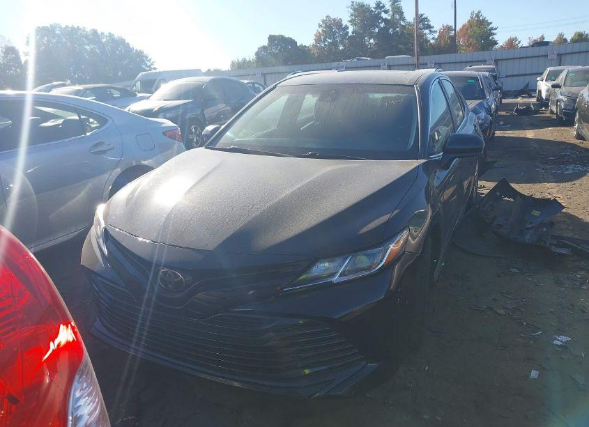 Photo 12 of 2018 Toyota Camry LE (VIN 4T1B11HK6JU004335)