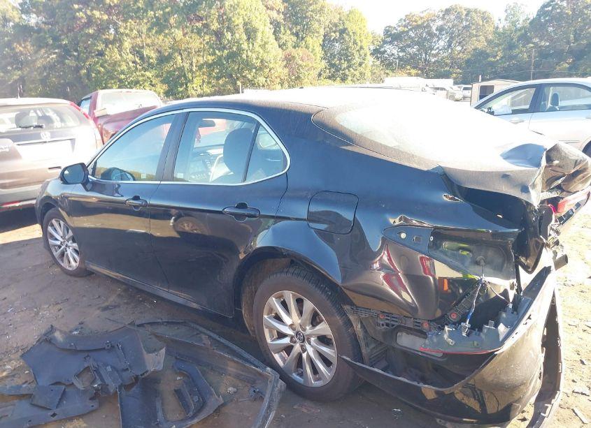 Photo 14 of 2018 Toyota Camry LE (VIN 4T1B11HK6JU004335)