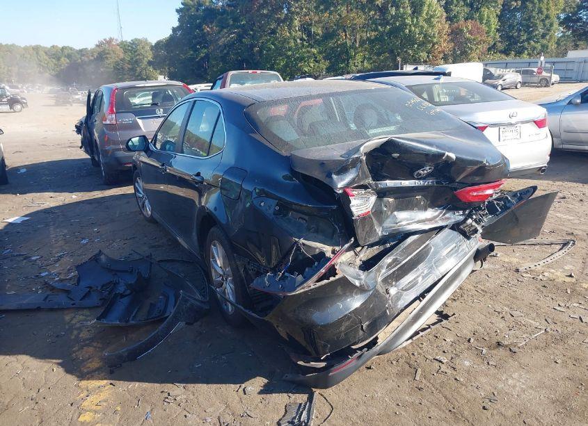 Photo 3 of 2018 Toyota Camry LE (VIN 4T1B11HK6JU004335)