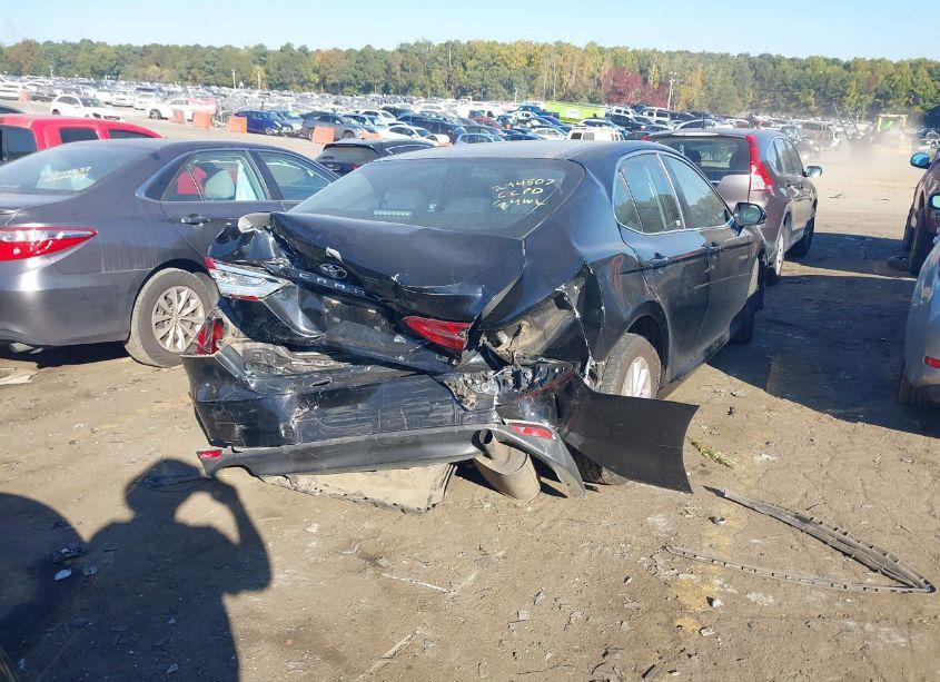 Photo 4 of 2018 Toyota Camry LE (VIN 4T1B11HK6JU004335)