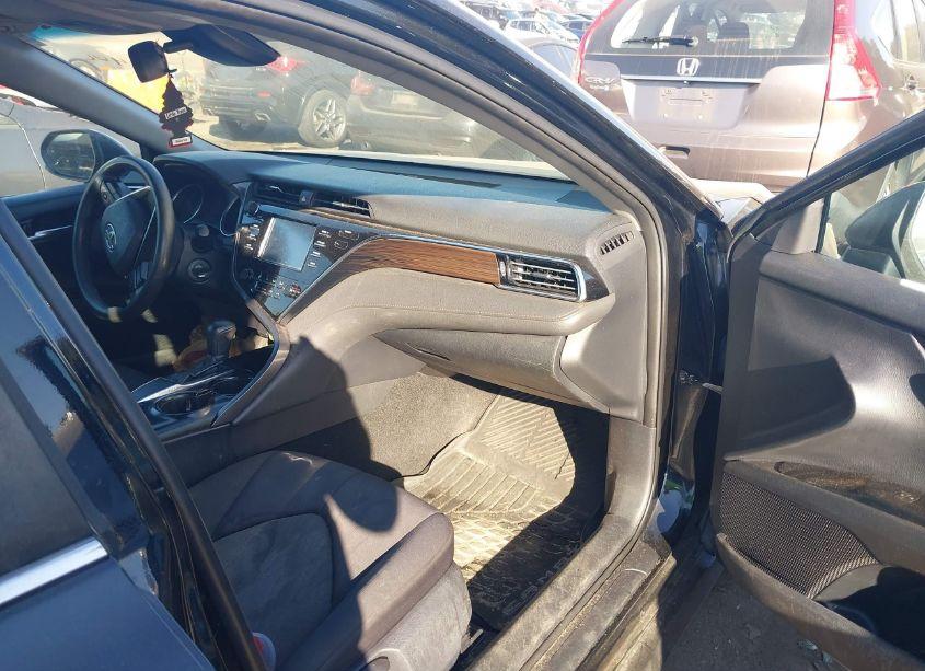 Photo 5 of 2018 Toyota Camry LE (VIN 4T1B11HK6JU004335)