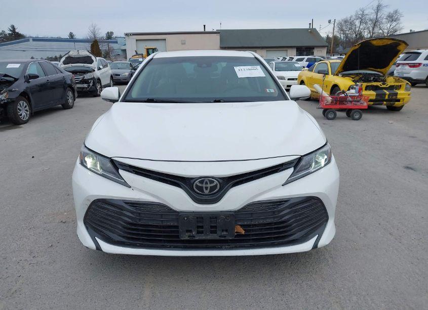 Photo 12 of 2018 Toyota Camry LE (VIN 4T1B11HK6JU016436)