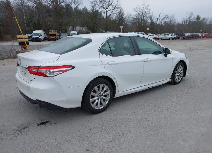 Photo 4 of 2018 Toyota Camry LE (VIN 4T1B11HK6JU016436)