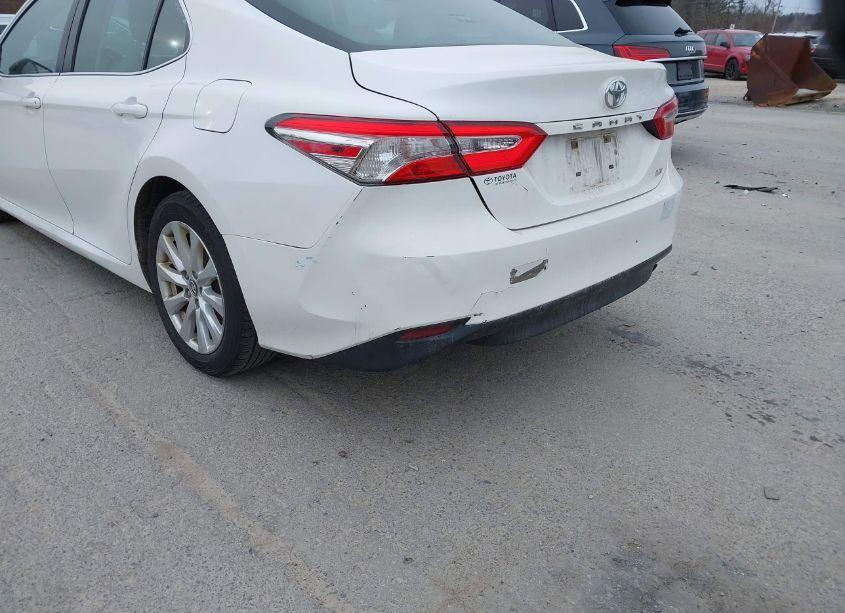 Photo 6 of 2018 Toyota Camry LE (VIN 4T1B11HK6JU016436)