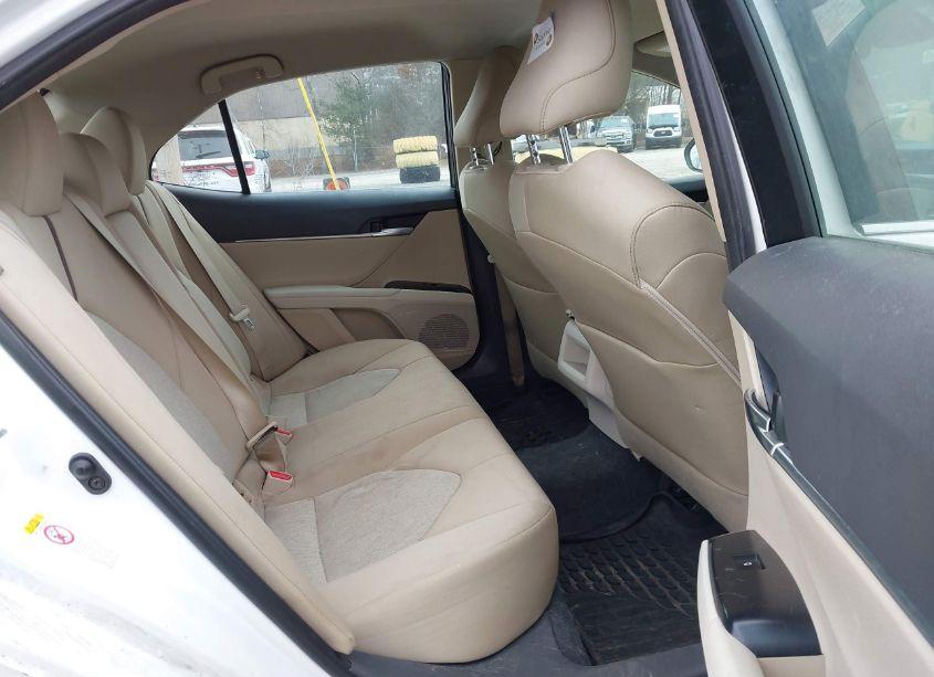 Photo 8 of 2018 Toyota Camry LE (VIN 4T1B11HK6JU016436)