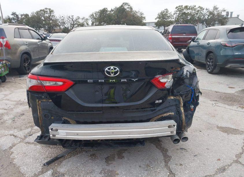 Photo 17 of 2018 Toyota Camry SE (VIN 4T1B11HK6JU018008)