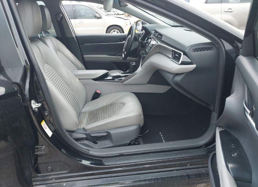 Photo 5 of 2018 Toyota Camry SE (VIN 4T1B11HK6JU018008)