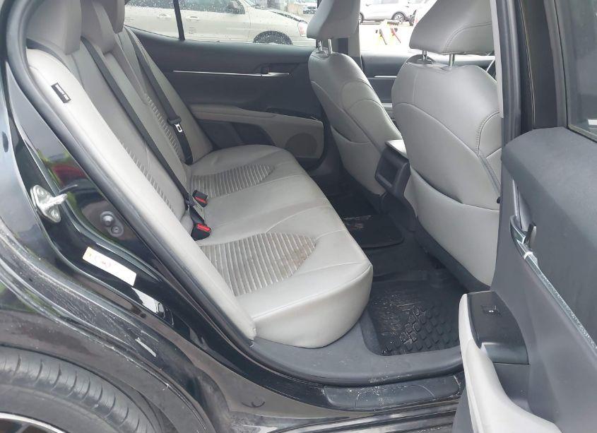 Photo 8 of 2018 Toyota Camry SE (VIN 4T1B11HK6JU018008)