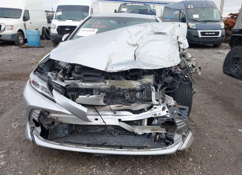 Photo 12 of 2018 Toyota Camry LE (VIN 4T1B11HK6JU020163)