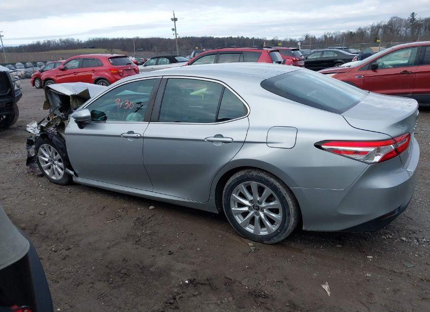 Photo 14 of 2018 Toyota Camry LE (VIN 4T1B11HK6JU020163)