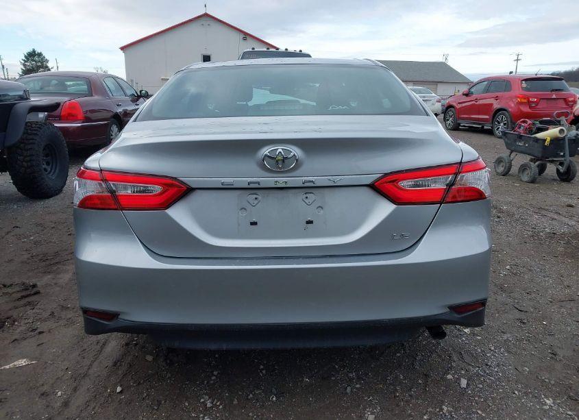 Photo 16 of 2018 Toyota Camry LE (VIN 4T1B11HK6JU020163)