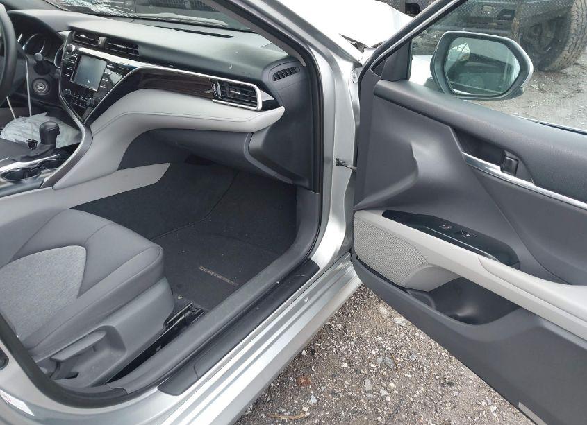 Photo 5 of 2018 Toyota Camry LE (VIN 4T1B11HK6JU020163)