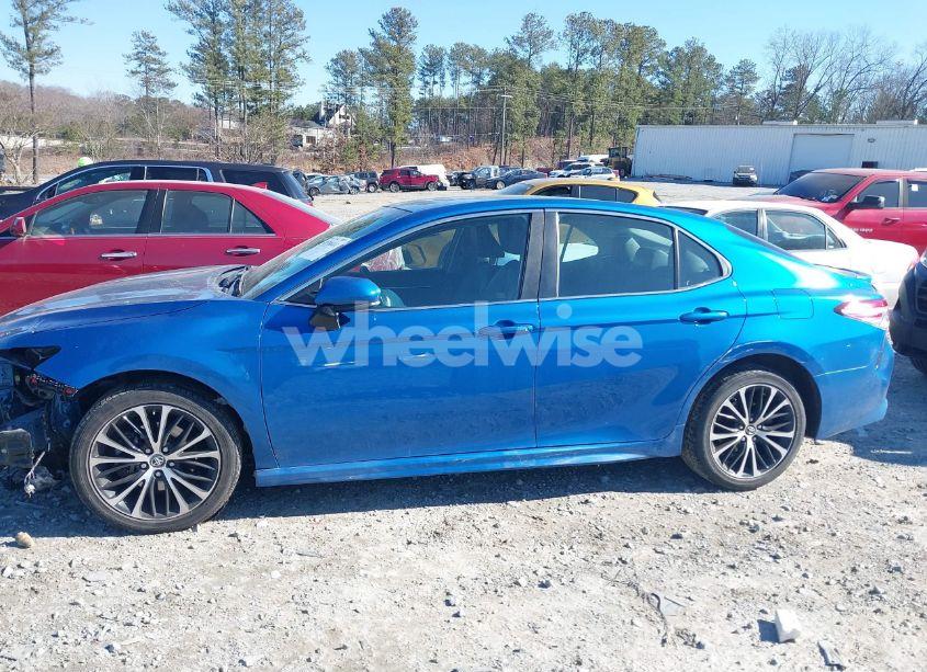 Photo 14 of 2018 Toyota Camry SE (VIN 4T1B11HK6JU027436)