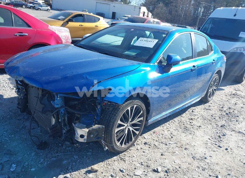 Photo 2 of 2018 Toyota Camry SE (VIN 4T1B11HK6JU027436)