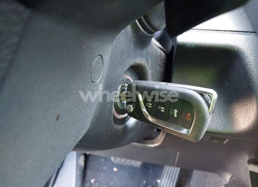 Photo 11 of 2018 Toyota Camry SE (VIN 4T1B11HK6JU036170)