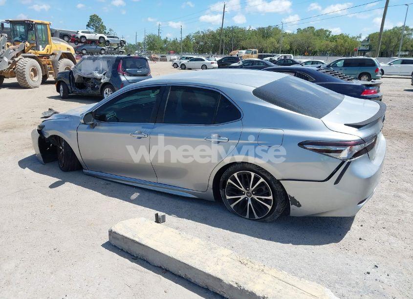 Photo 14 of 2018 Toyota Camry SE (VIN 4T1B11HK6JU036170)