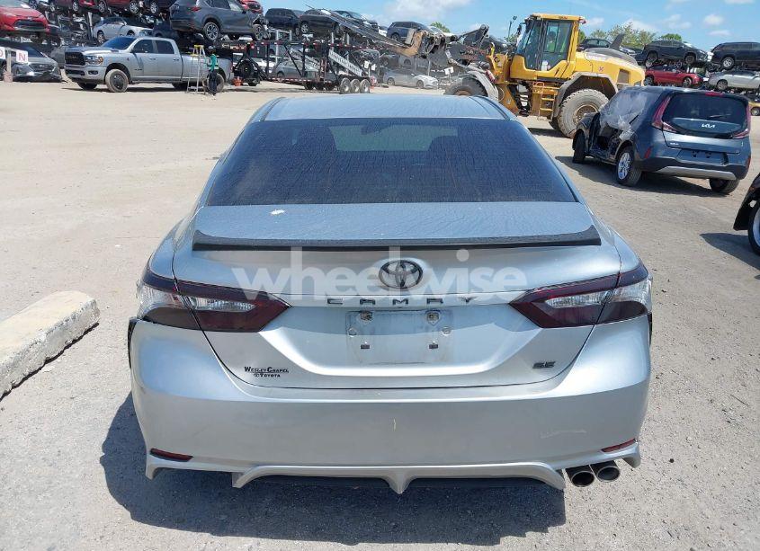 Photo 16 of 2018 Toyota Camry SE (VIN 4T1B11HK6JU036170)