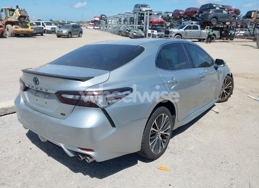 Photo 4 of 2018 Toyota Camry SE (VIN 4T1B11HK6JU036170)
