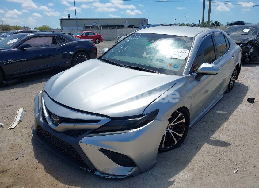 Photo 6 of 2018 Toyota Camry SE (VIN 4T1B11HK6JU036170)