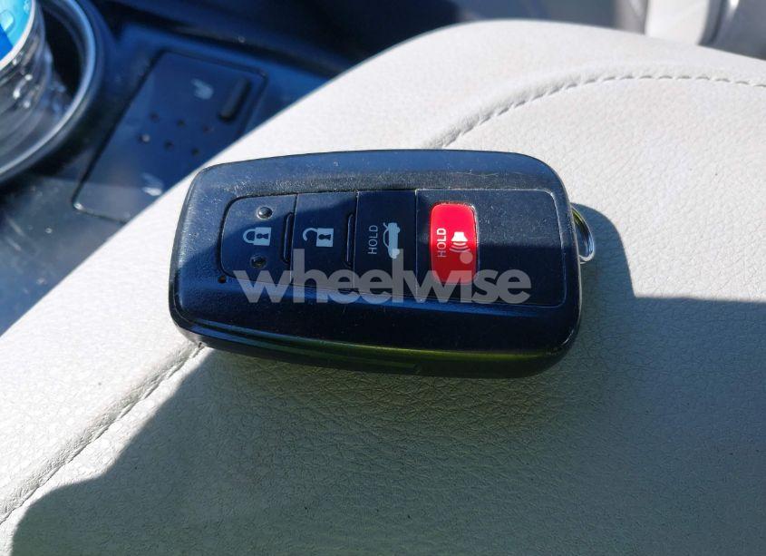 Photo 11 of 2018 Toyota Camry XLE (VIN 4T1B11HK6JU036203)