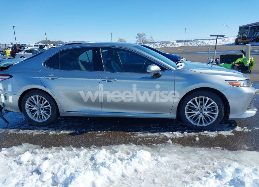 Photo 13 of 2018 Toyota Camry XLE (VIN 4T1B11HK6JU036203)